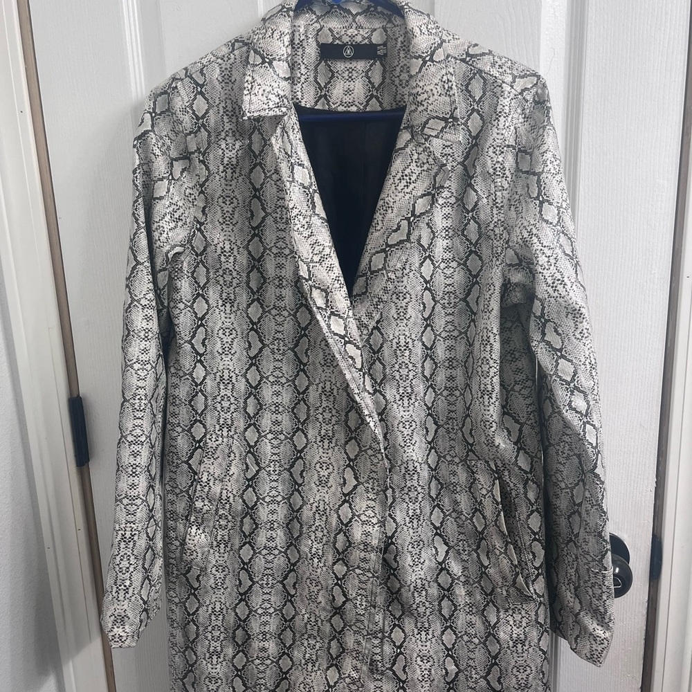 Missguided Monochrome Snakeskin Jacket
